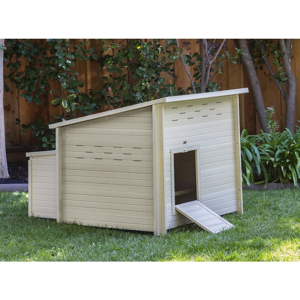 ECOFLEX® Jumbo Fontana Chicken Barn in Tan