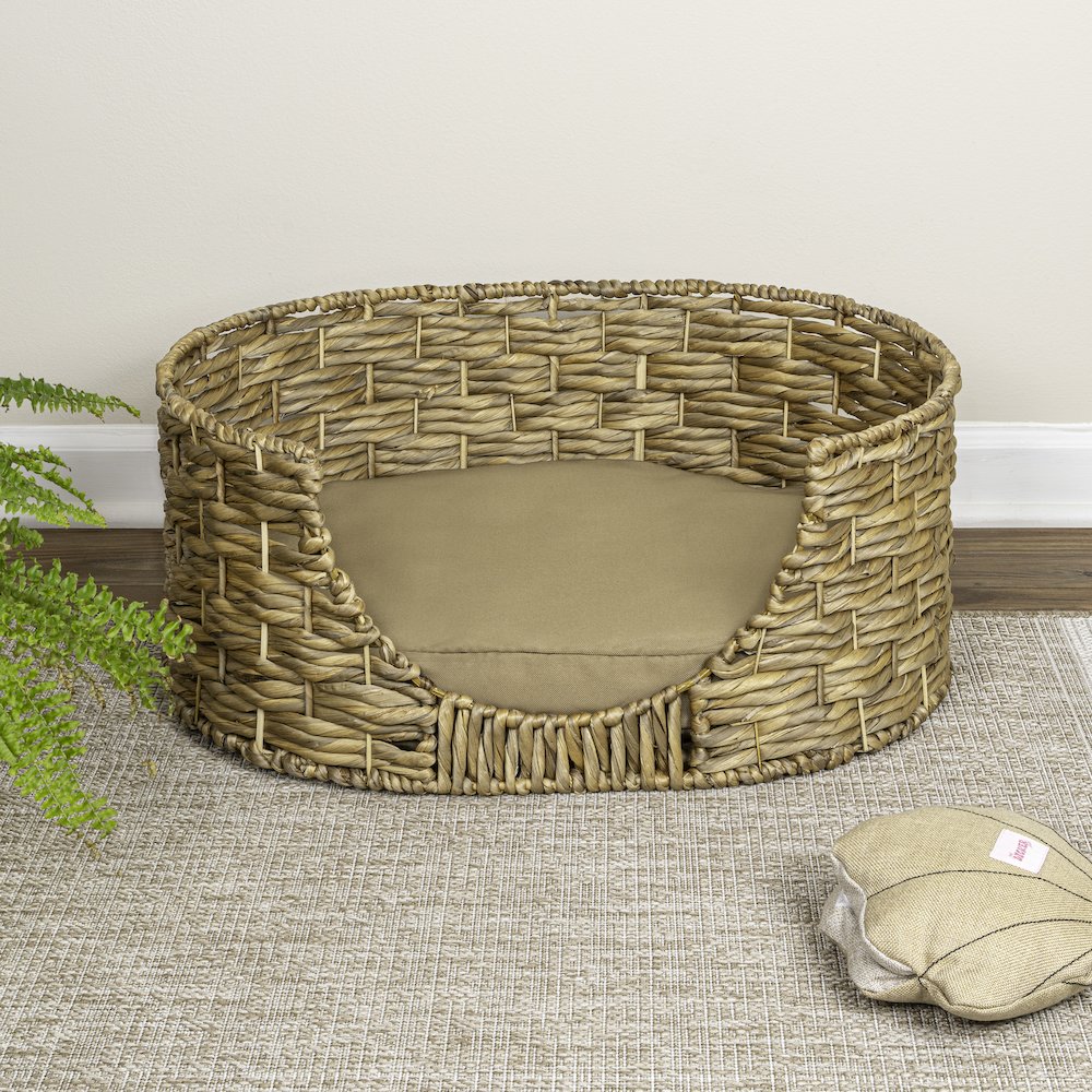 Perri Classic Farmhouse Handwoven Hyacinth Oval Pet Bed
