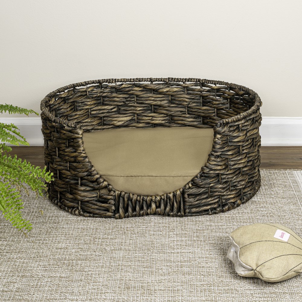 Perri Classic Farmhouse Handwoven Hyacinth Oval Pet Bed